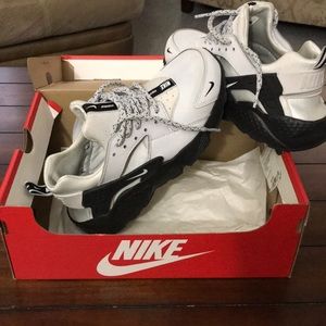 In good shape. Maybe a wash. Cute colors.